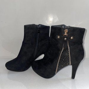 NWOT Black and Gold Zippered Booties